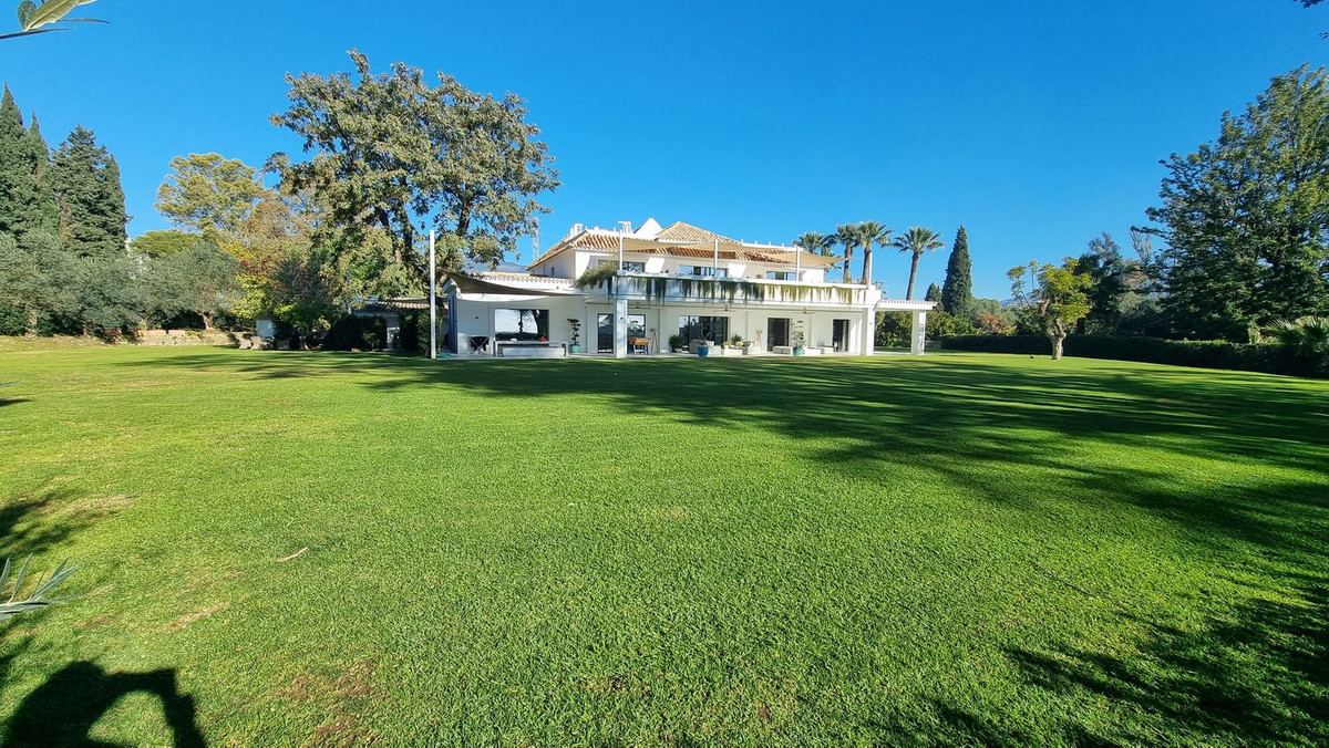 Nueva Milla de Oro, Estepona